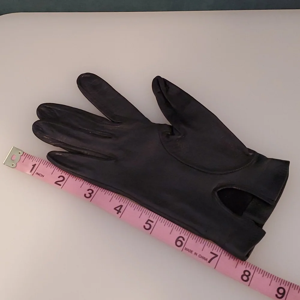 Vintage Black gloves for smaller hands bow detail